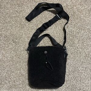 Lululemon Sherpa Bucket bag